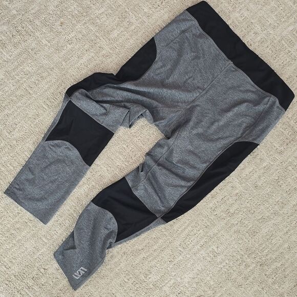 Second Skin | Compresion Calf Length Leggings - Picture 5 of 5